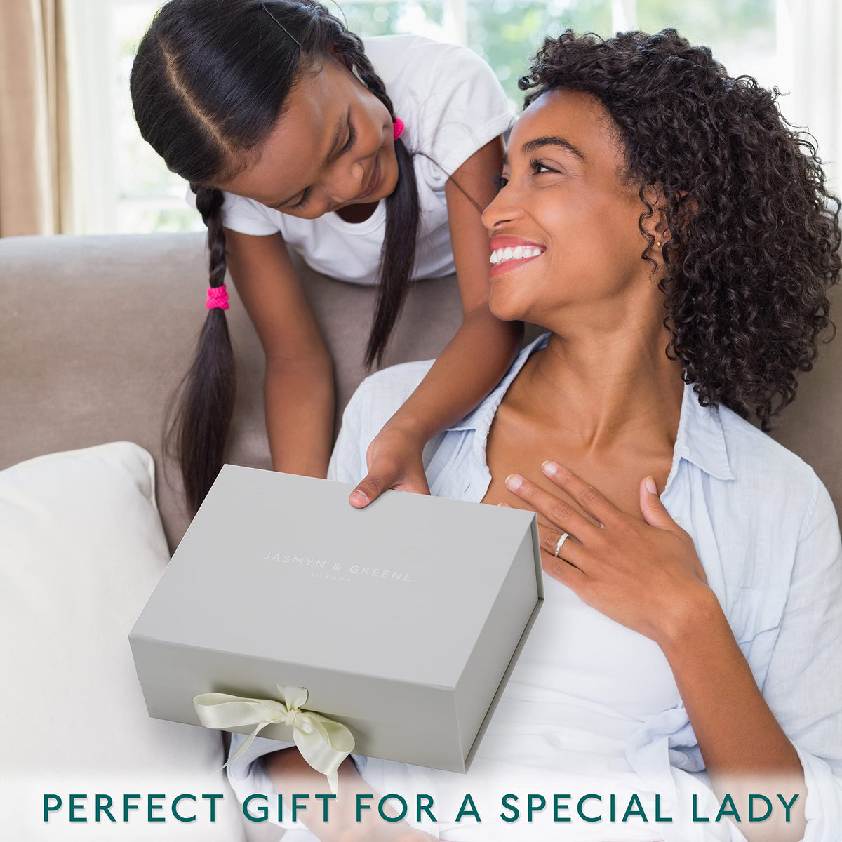 Luxury Pamper Hamper Bath Set Gifts for Her with Lavender. Spa Sets